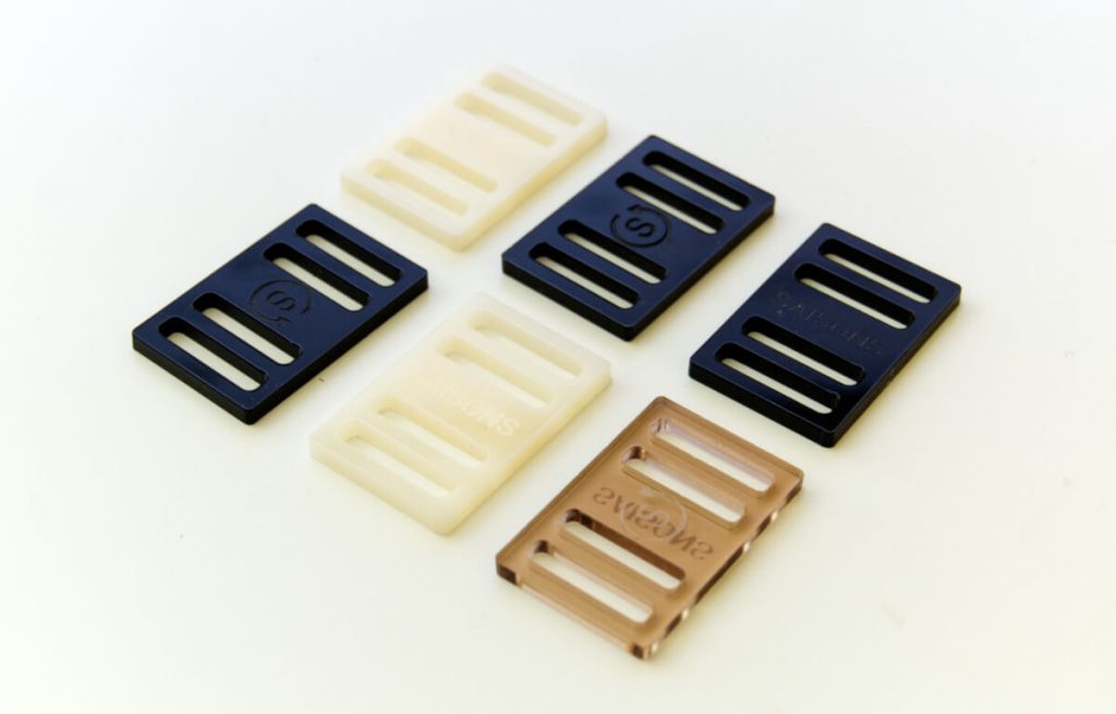 Cięcie laserem Warszawa - detale cięte z POM i Plexiglass